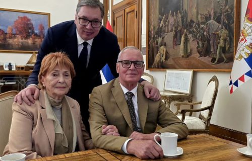 Vučić objavio fotografiju sa roditeljima: "Zahvalan sam im za svu brigu i ljubav" (FOTO)