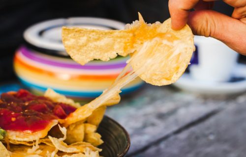 Za nedeljni branč, nešto sasvim jedostavno: Tortilje u rerni sa šunkom i sirom (VIDEO +RECEPT)