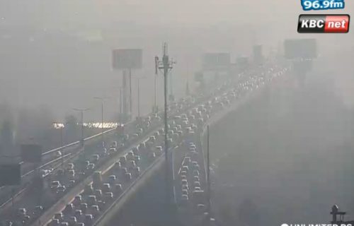 Početak radne nedelje doneo kolaps u Beogradu: Mostovi vrve od vozila, zbog magle vozači na oprezu (FOTO)