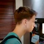 Umesto čokoladica, u vending automatima parfemi: Jednostavan i brz način da zamirišete (VIDEO)