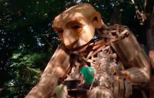 Danski umetnik inspirisan trolovima: Pravi skulpture od recikliranog drveta i krije ih po šumama (VIDEO)