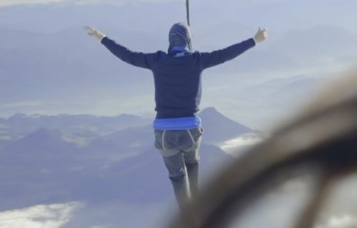Za ovo baš treba hrabrosti: Oborili svetski rekord tako što su hodali po žici iznad ponora od 2.500 metara (VIDEO)