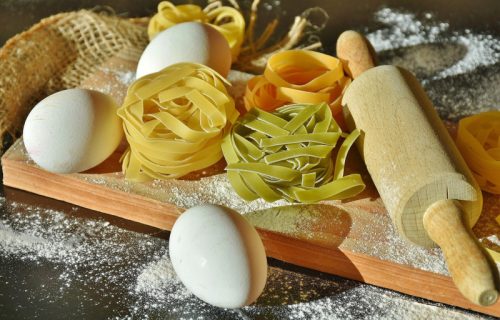 Taljatele sa pršutom i buratom, zapečene u rerni: Prema receptu italijanske bake (RECEPT + VIDEO)