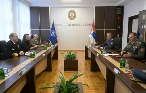 General Mojsilović na sastanaku s komandantom Komande združenih snaga NATO-a (FOTO)