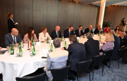 Vučić se u Cirihu sastao sa švajcarskim privrednicima: Za okruglim stolom 20 najuticajnijih (FOTO)