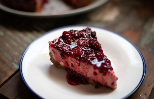 Kremasti cheesecake sa samo TRI sastojka:  Laganog ukusa i isto takve pripreme (RECEPT+VIDEO)
