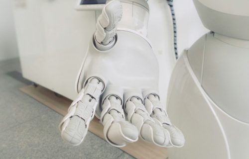 Robot-frizer do savršenstva ispunjava zahteve i pravi fenomenalne frizure (VIDEO)