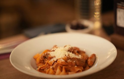 Pasta u obliku školjki punjena spanaćem i rikotom: Na način kako pripremaju u Kalabriji (RECEPT+VIDEO)