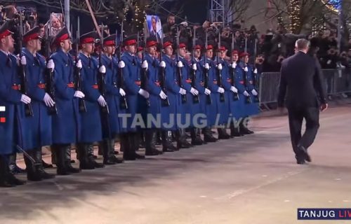 Svečani defile u Banjaluci, orile se himne: Obeležen Dan Republike Srpske (FOTO/VIDEO)