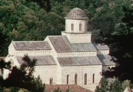 Poziv na hitnu reakciju: Srpska lista diže uzbunu zbog Visokih Dečana, ugrožena baština srpskog naroda