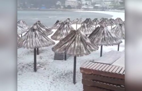 Veliko nevreme u Crnoj Gori: Plaže u Ulcinju zavejane, vetar obara stabla u Podgorici (VIDEO)