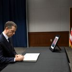 Ministar Đurić se upisao u knjigu žalosti u Ambasadi SAD povodom smrti Džimija Kartera