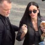 Popularna glumica sa prepoznatljivim osmehom i čivavom u ruci na dodeli još jedne filmske nagrade (VIDEO)