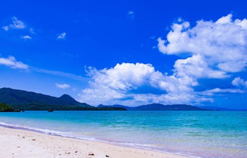 Maldivi na japanski način: Prelepe peščane plaže i tirkizna voda na ostrvu Okinava (VIDEO)