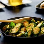 Recept da zavoliš prokelj: Hrskav, sa medom i orasima i začinjenim prelivom (RECEPT+VIDEO)