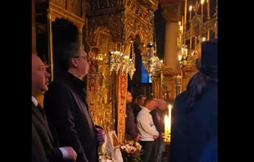 "Vreme za uzdržavanje i praštanje, Srbije je nepobediva": Vučić u crkvi povodom vaskršnjeg posta
