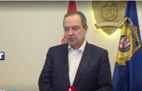 Dačić: Nije tačno da su se pripadnici MUP sklonili iz mase na protestu, bajkeri su bili sa kacigama
