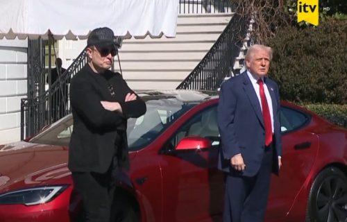 Rečeno-učinjeno: Tramp kupio novi Tesla automobil, gest podrške Masku (VIDEO)