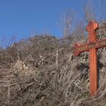 Meštani sklonili krst sa morbidnom porukom u ivanjičkom selu (VIDEO)