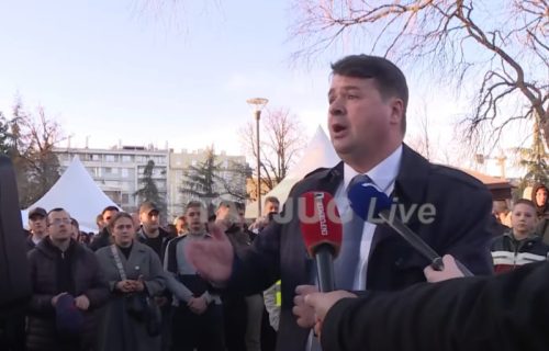 Profesor Petrov obišao studente u Pionirskom parku: "Insistirajte što pre na planu nadoknade nastave"