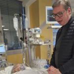 Predsednik Vučić u Urgentnom centru posetio povređenu poslanicu: "Pobediće Jasmina i Srbija" (VIDEO)