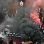 Tri žene povređene u Skupštini Srbije: Trudnoj poslanici pozlilo, lekari se bore za njenu bebu (VIDEO)