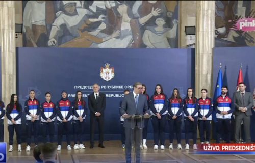 "Vreme je da nas obradujete": Vučić ugostio sportiste pred početak Svetskog prvenstva u boksu za žene