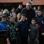 "Dobijaš radno mesto u najboljoj srpskoj banci": Vučić obećao posao mladom Aleksandru