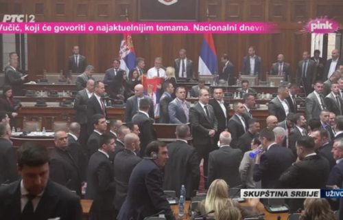 Skupština Srbije nastavlja zasedanje od 10 sati: Brnabić poručila opoziciji da ako nemaju ništa jače od šok bombi i suzavaca, da se ne pojavljuju