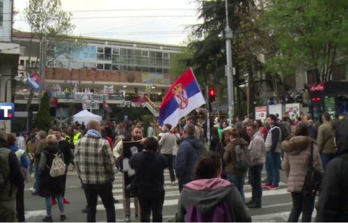 Studenti i dalje ispred RTS-a, nije emitovan Jutarnji program
