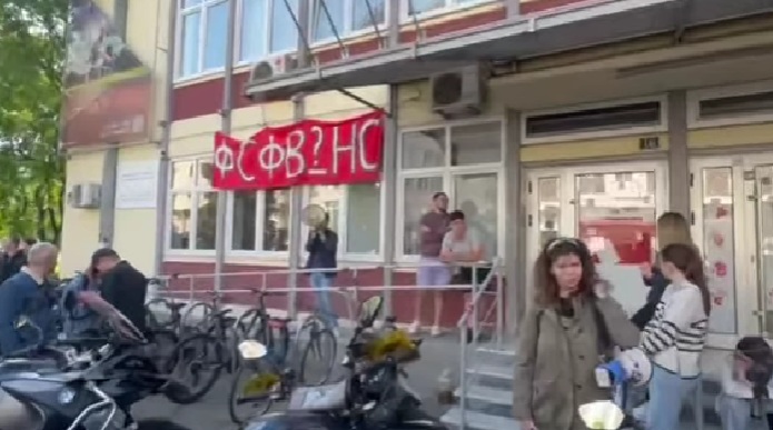 Odložena sednica REM-a zbog nasilja u Novom Sadu!