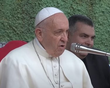 Srpkinja koja se rukovala s papom posebnim rečima se oprostila od njega (FOTO)