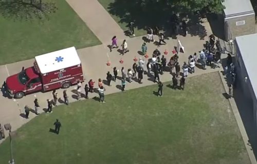 Pucnjava u srednjoj školi u Dalasu: Na licu mesta se nalaze spasilačke ekipe (VIDEO)