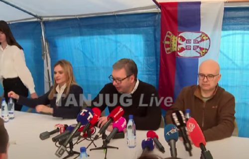 Vučić doneo uskršnja jaja studentima u Pionirskom parku, najavljeni novi skupovi (VIDEO)