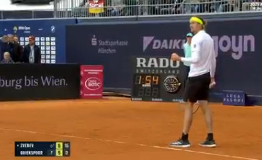 Jezivo neprijatna scena: Zverev u šoku pogledao ka tribinama, a onda se obrati sudiji (VIDEO)