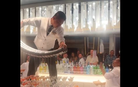 Ovo je bar ili cirkus?! Barmeni prave šou: Samo recite koliko hoćete koktela – ide bukvalno odmah (VIDEO)