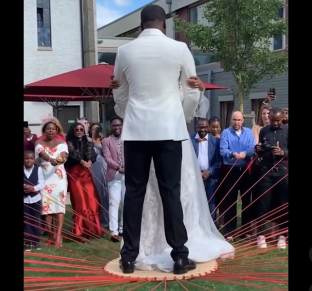 Viši nivo “tradicije”: Da li se ovako podržavaju mladenci? Ljudi u čudu (VIDEO)