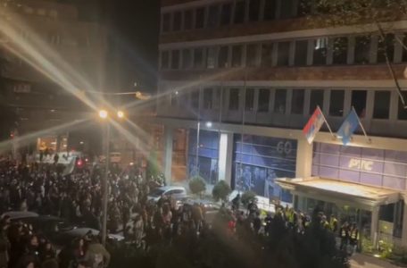Protest ispred RTS-a: Okupili se studenti i građani, Takovska blokirana