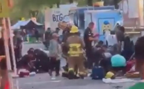 Prvi snimci užasa u Vankuveru: Redom gazio ljude, tela na ulici, hitna odvozi povređene (UZNEMIRUJUĆE)