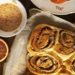 Rolat sa jabukama i urmama: Slatkiš na brzinu (RECEPT+VIDEO)