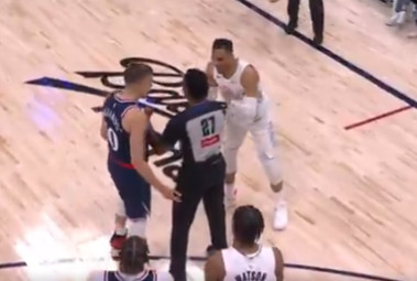 Tenzije na maksimumu: Bogdanović nasrnuo na Vestbruka, sudija ih razdvajao (VIDEO)
