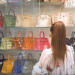 Statusni simbol: Razotkrivena realna cena Birkin torbe (VIDEO)