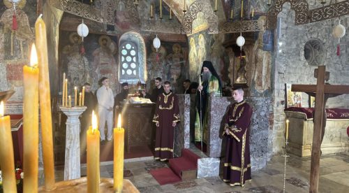 Patrijarh Porfirije stigao u Pećku patrijaršiju: Proslaviće Uskrs sa narodom na KiM
