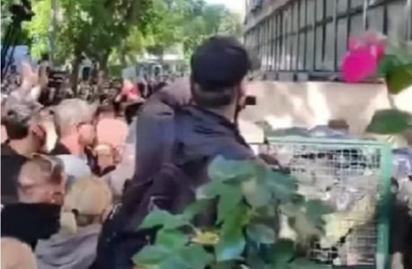 Blokaderi ometaju rad suda, naguravanje sa policijom od ranog jutra (VIDEO)