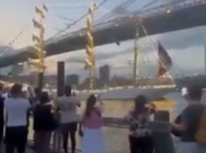 Jeziva scena u Njujorku: Brod udario u most, dvoje poginulo, 19 povređeno (FOTO/VIDEO)