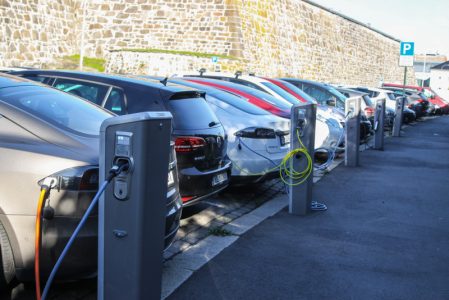 Prednosti električnih vozila i njihova uloga u modernom saobraćaju