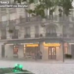 Da li će i kod nas stići? Pariz nakon pretoplih dana pogodilo nevreme, automobili "olupani" od grada (VIDEO)
