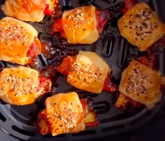 Zalogajčići sa ananasom, pršutom i brijem: Egzotični miks u lisnatom testu (RECEPT+VIDEO)