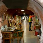 Od bačenih knjiga napravili biblioteku: Renovirali fabriku cigala i kamion za đubre postao biblioteka