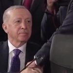 Susret Erdogana i Makrona postao viralan: "Lider pokušavao da uspostavi psihološku superiornost" (VIDEO)